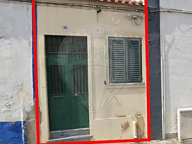 Moradia tradicional | Centro histórico de Beja | Remodelação em curso | 48 m²