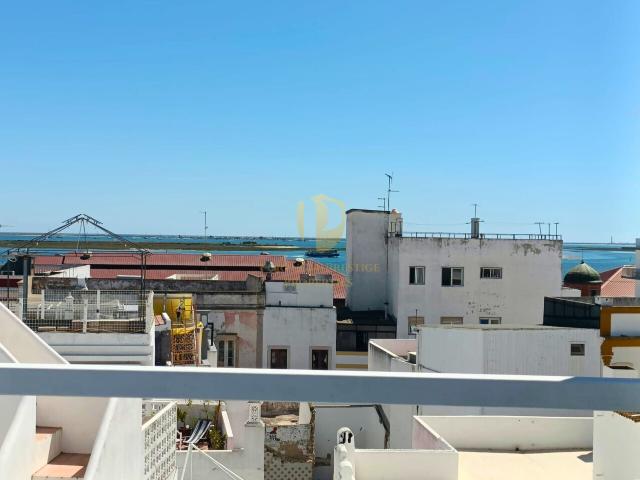 Moradia Tradicional com Terraço e Vista Panorâmica no Coração da Baixa de Olhão