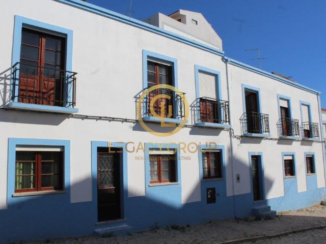 Moradia Tradicional com Garagem, Duas Entradas e Acesso por Duas Ruas no Centro Histórico de Tavira