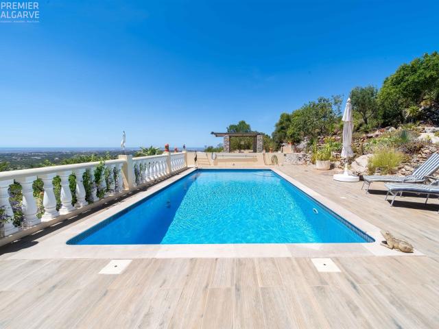 Moradia tradicional com piscina e vista panorâmica perto de. 151m² Conceição e Estói