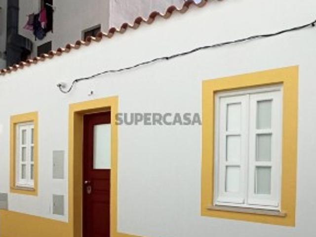 Moradia Tradicional Renovada, na baixa da cidade com terraço