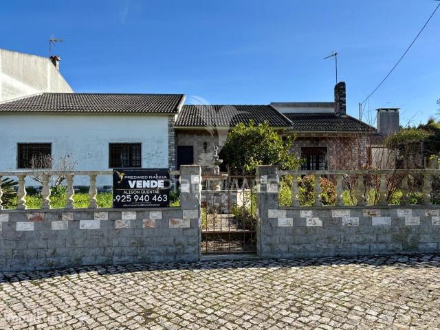 Moradia tradicional situada em A dos Francos