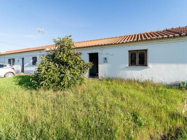 Moradia tradicional T4 no Rogil para recuperar 69m² Aljezur