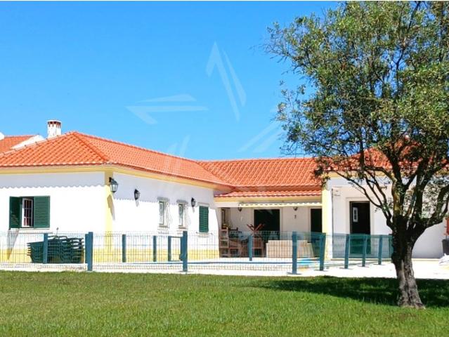 MORADIA TRADICIONAL T4 COM PISCINA E JARDIM GRACIEIRA