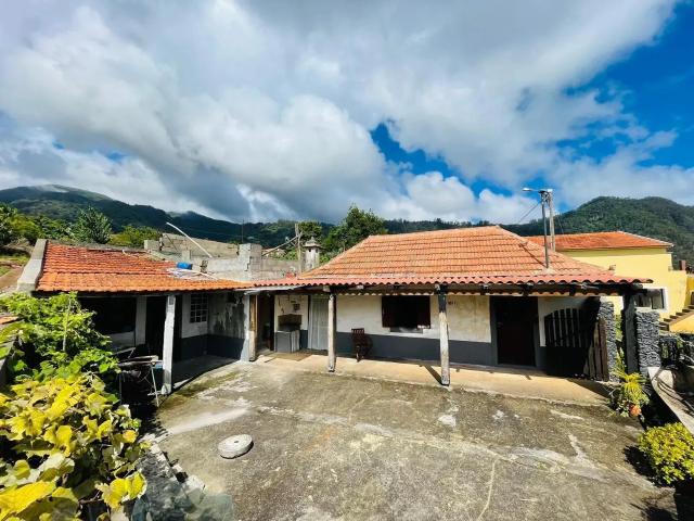 Moradia Tradicional T2 + Terreno Faial Santana