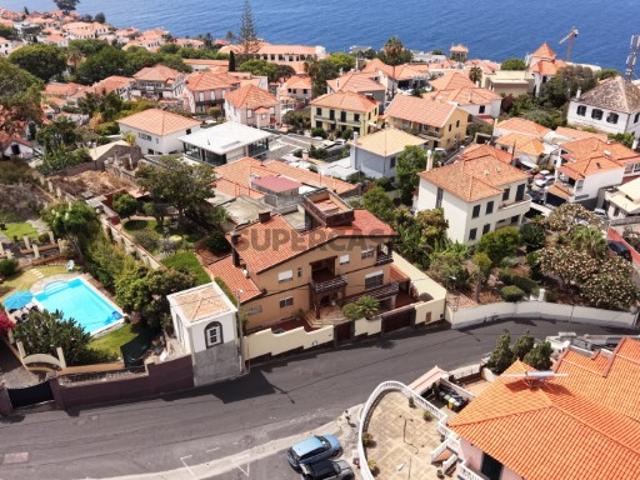 Moradia tradicional T3 com piscina no Funchal