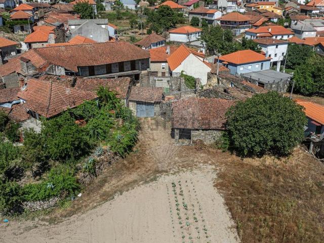 Moradia, Travancas e Roriz