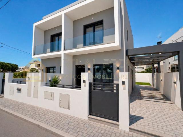 Moradia Triplex Gaveto T4 | Fernão Ferro | Nova