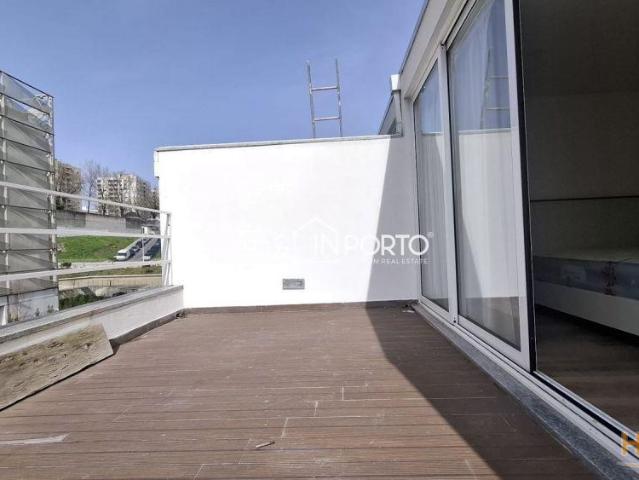 Moradia Triplex T2 com Terraço Localização Premium junto à Lapa, Porto | 26084073097