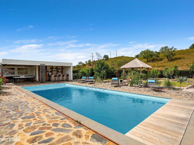 Moradia trrea com 3 quartos e piscina na Silveira So Marcos da Ser