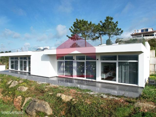 Moradia trrea localizada em Amoreira bidos