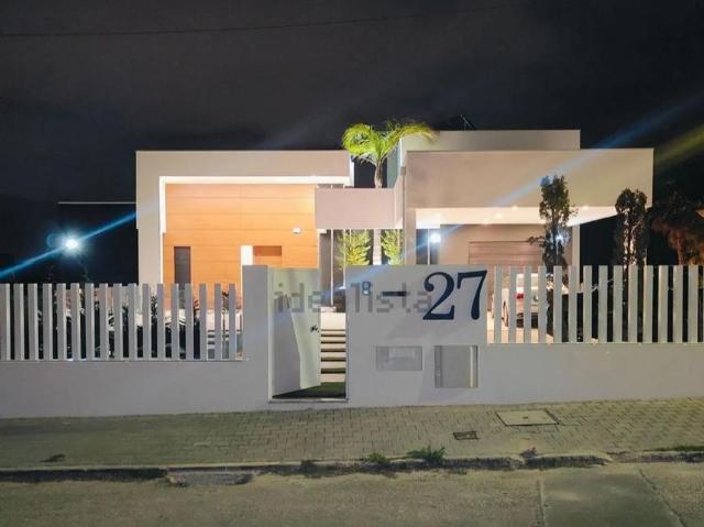 Moradia trrea T6 com 3 Suites, Piscina