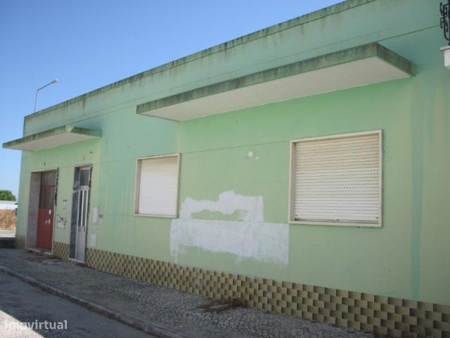 Moradia Trrea T3 com Garagem Logradouro com 195 m2
