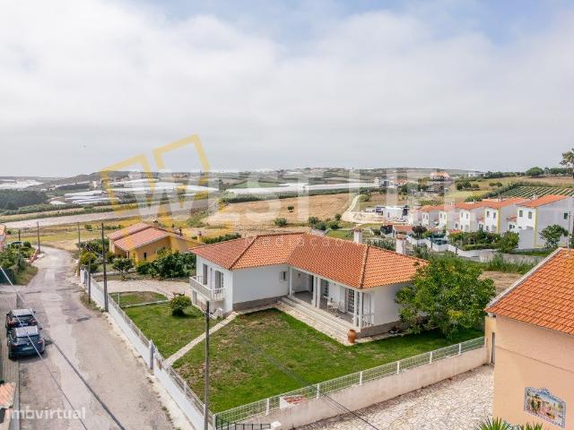 Moradia Trrea T3 com jardim Excelente exposio solar Inserida.