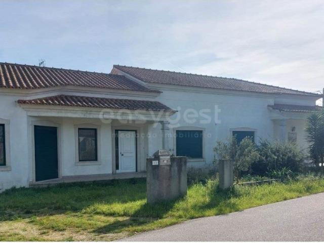 Moradia Trrea T4 situada em Monte Redondo, Leiria