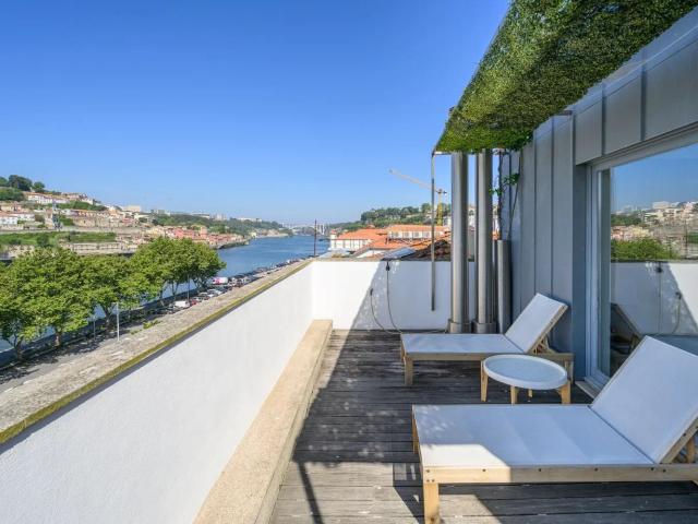 Moradia única com piscina e vistas desafogadas sobre o Rio D. 457m² Porto