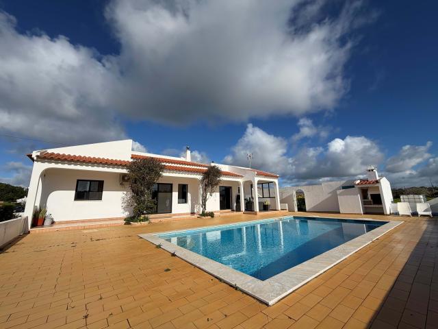 Moradia Única com Piscina Situada entre Luz e Burgau, Lagos, Praia da Luz