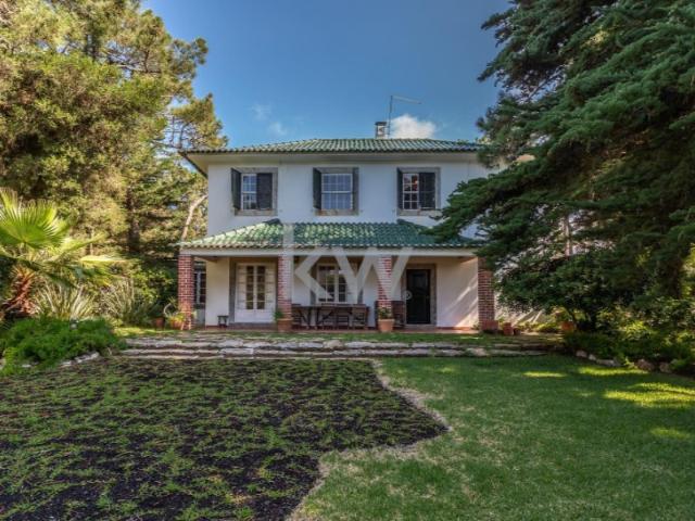 Moradia Única | Primeira Linha de Mar | Quinta da Marinha | Localização Premium
