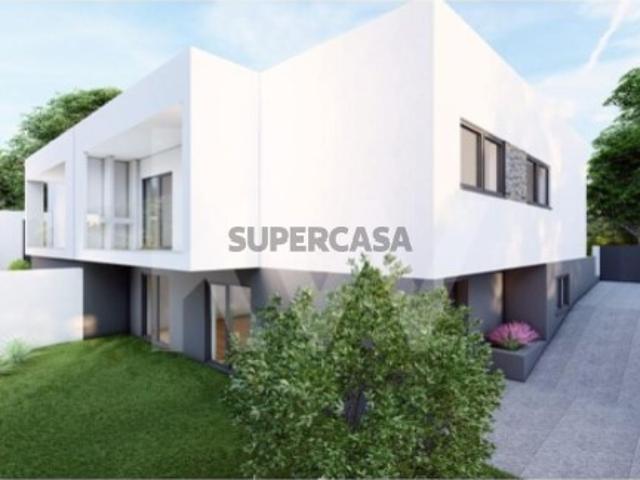 Moradia Unifamiliar em construção, na Charneca de Caparica