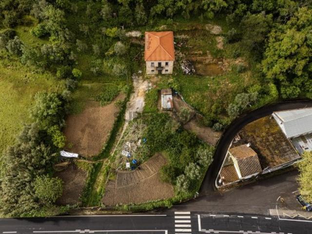 Moradia unifamiliar em construção no Cabelo de Montachique, Lousa, Loures