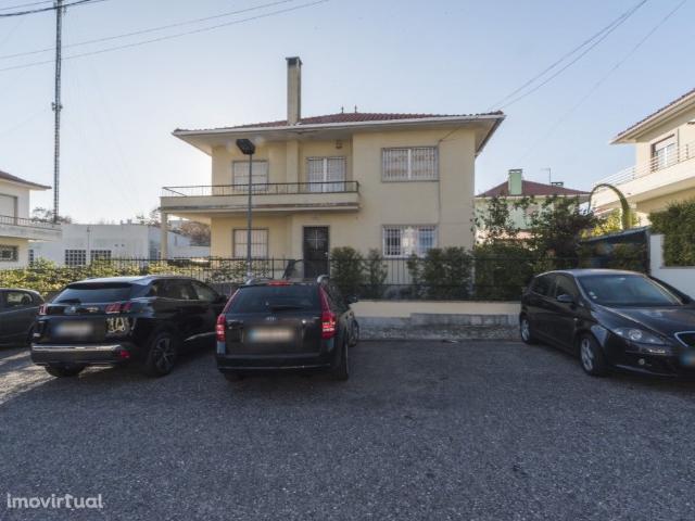 Moradia Unifamiliar em Linda a Velha numa zona muito tranquila