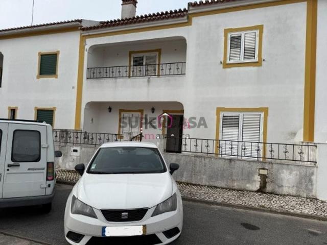 Moradia unifamiliar T4, na vila de Monforte, Portalegre