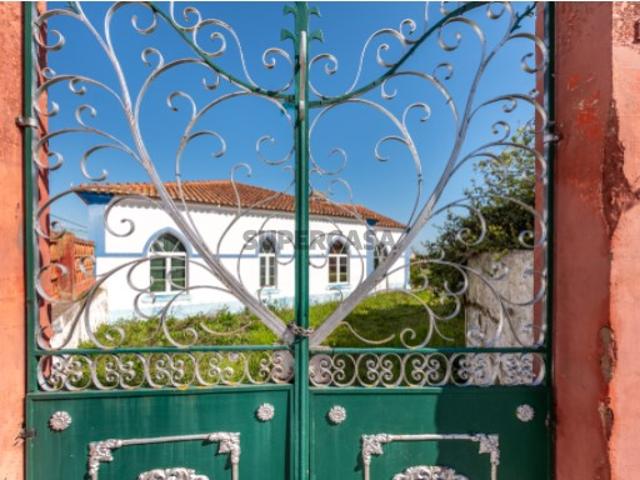Moradia unifamiliar T7 com Quintal e Garagem