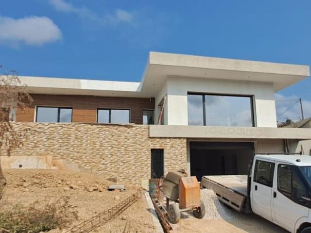 Moradia Unifamiliar T3+1 Nova com Piscina
