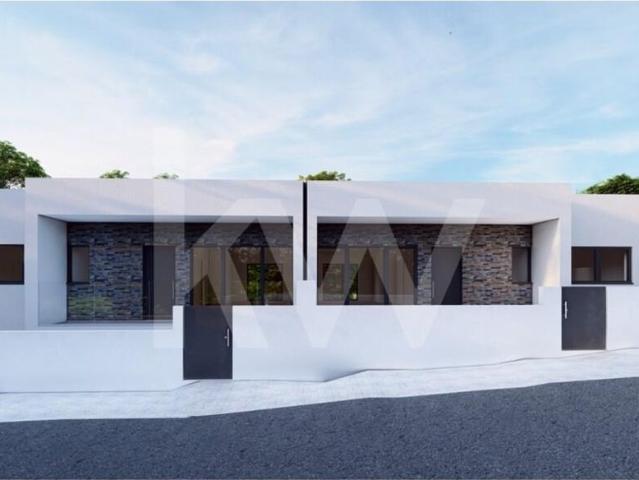 Moradia unifamiliar trrea para Construo na Charneca de Caparica