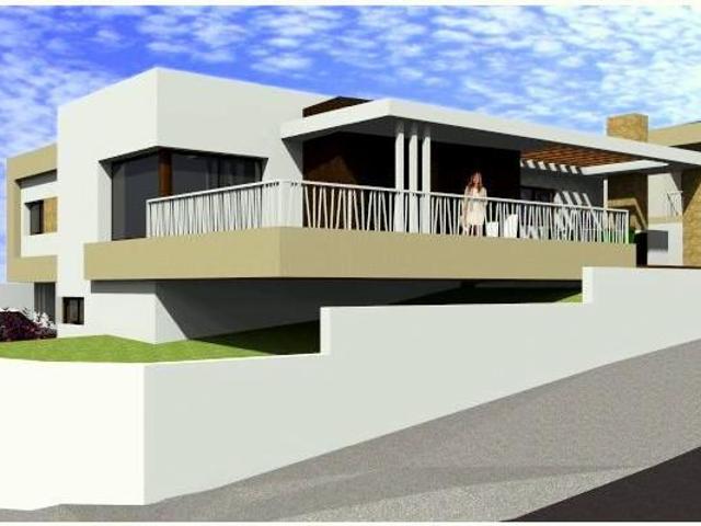 Moradia Unifamiliar, com piscina na Cruz da Areia, Leiria