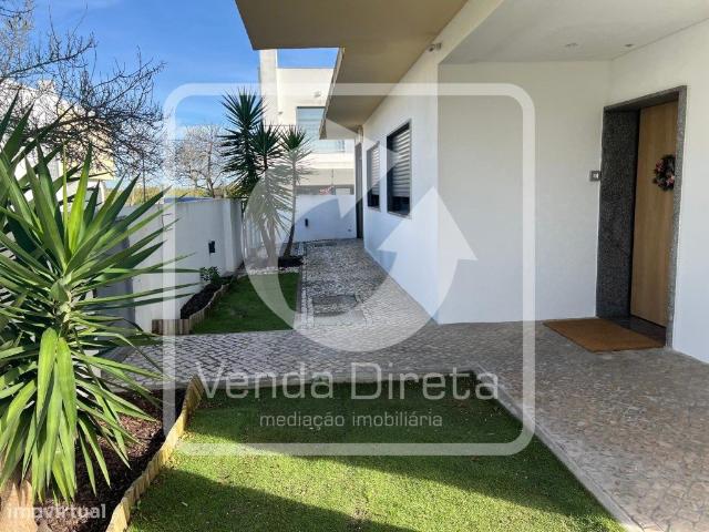 Moradia usada com garagem na Vila Ch Barreiro
