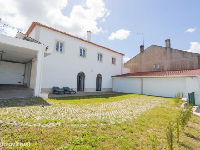 Moradia V4 moderna Remodelada Cortes Leiria