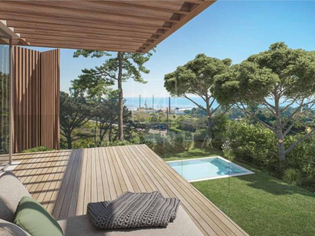Moradia V4 na Azóia com vistas mar fantásticas