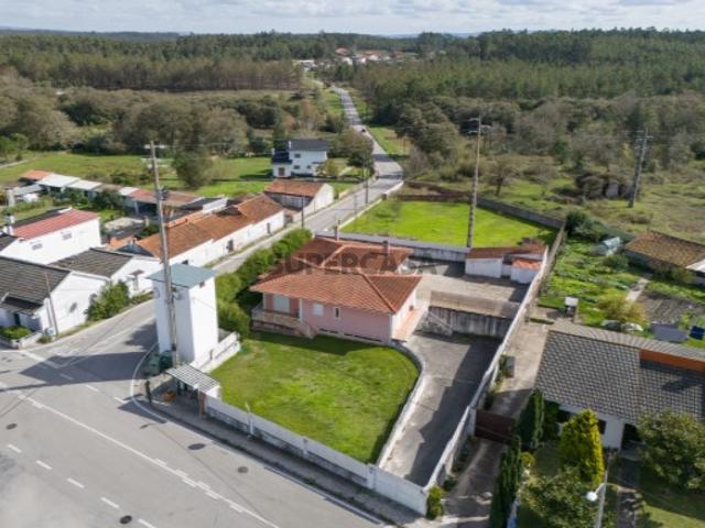Moradia V4 na Amieira Marinha Grande