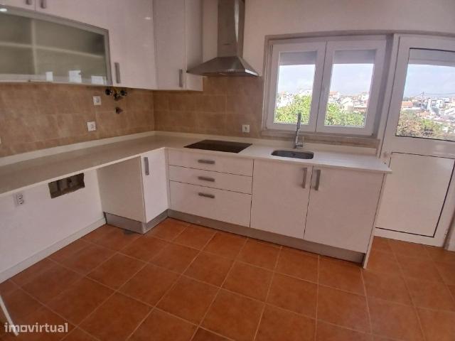 Moradia V4 na Charneca da Caparica