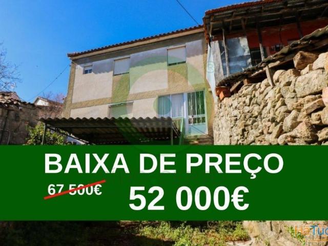 Moradia V4 no centro da aldeia de Sonim. | 26083591629