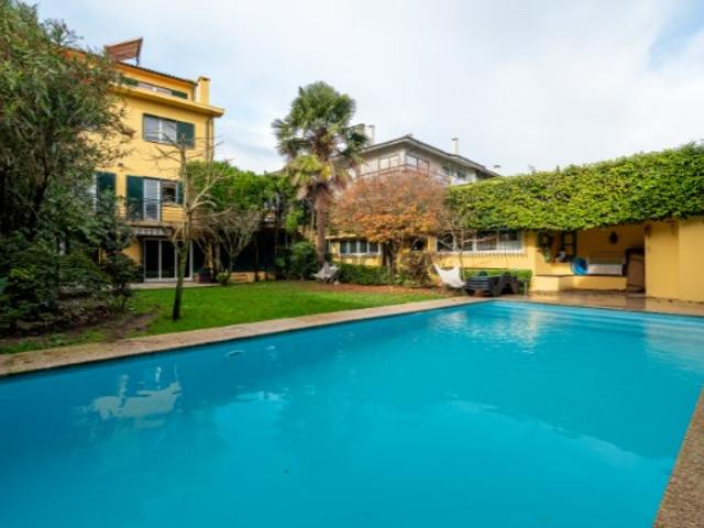 Moradia V4 no Lidador, no Porto, com jardim e piscina