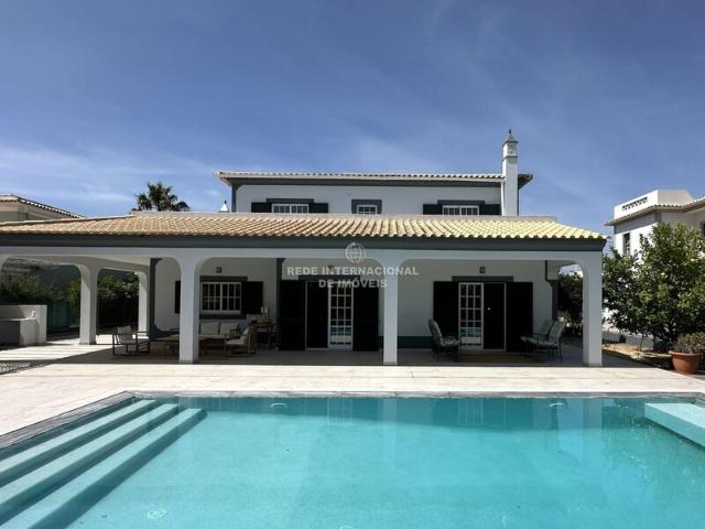 Moradia V4 à venda em Almancil, concelho de Loulé, Faro, Portugal