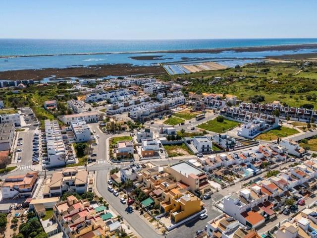 Moradia V4 à venda em Fuseta, concelho de Olhão, Faro, Portugal
