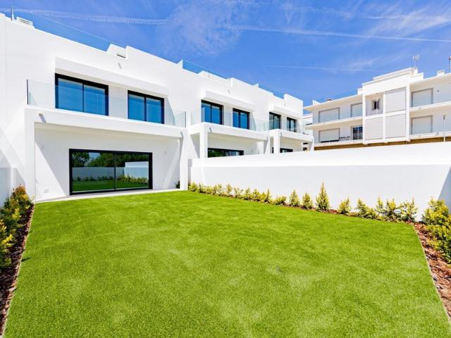 Moradia V4 à venda em Moncarapacho, concelho de Olhão, Faro, Portugal