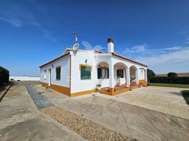 Moradia V4 à venda em São Marcos da Ataboeira, concelho de Castro Verde, Beja, Portugal