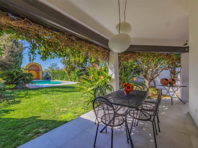 Moradia V4 Algarvia, Térrea com Piscina e Jardins 260m² Guia