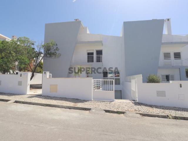 Moradia V4 c/ garagem para 5 viaturas na Cotovia, em Sesimbra
