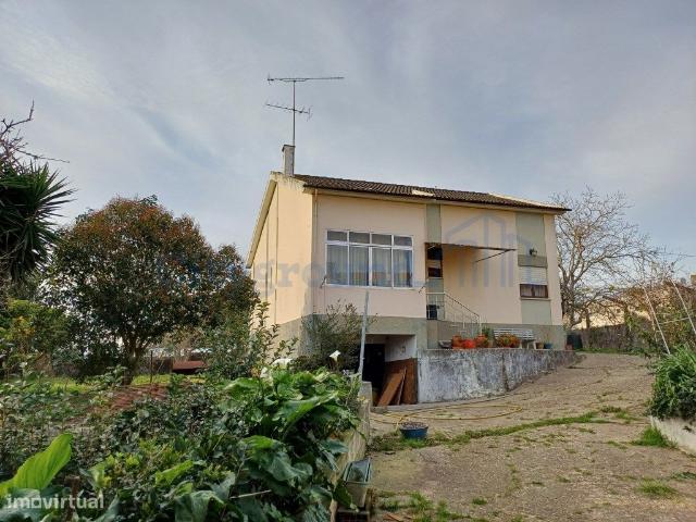 Moradia V5 com terreno urbano numa Localizao Privilegiada em Leiria
