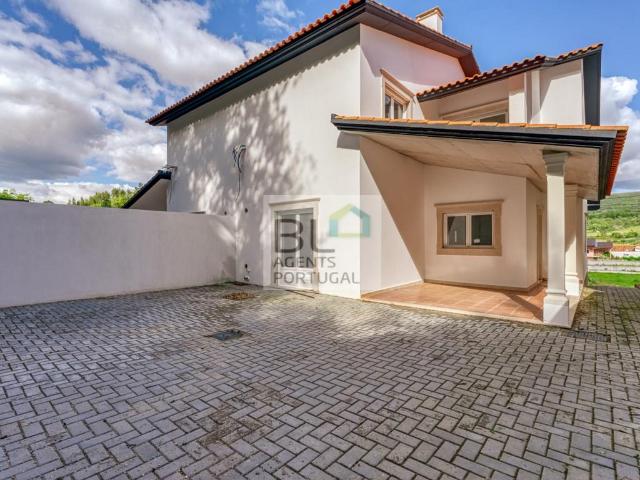 Moradia V4 Com Garagem e Vistas desafogadas 0m² Porto De Mós São João Baptista