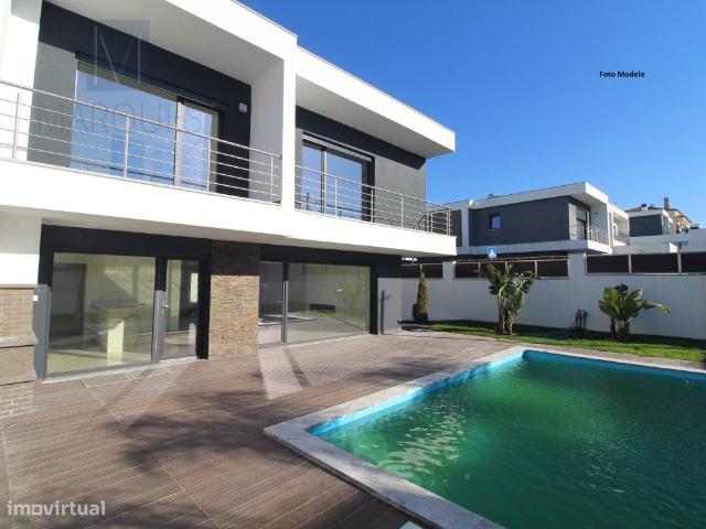 Moradia V4 com Jardim e Piscina na Quinta de Valadares Marisol