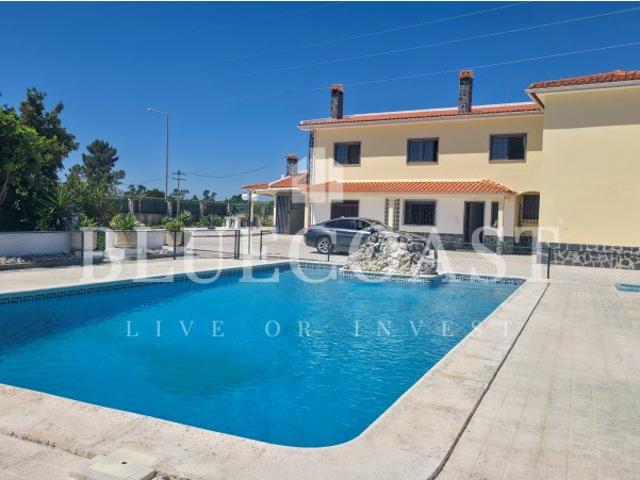 Moradia V4 com Piscina e Churrasqueira Excelente Espaço Exterior