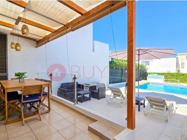 Moradia V4 com Piscina Privada em Vilamoura Privacidade e Potencial Turístico