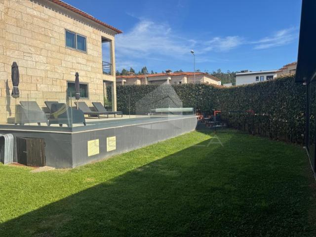 MORADIA V4 COM PISCINA VILA NOVA DE FAMALICÃO