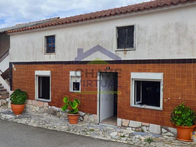Moradia V4 com Quintal e 2 Sótãos Bombarral Vale Covo | 26084079535